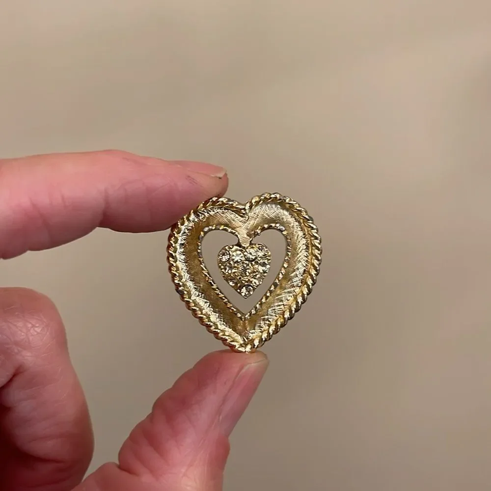 Vintage Light Gold-tone Texture Heart Pin with Rhinestone Accents